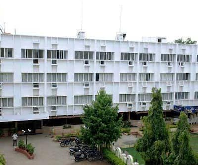 https://imgcld.yatra.com/ytimages/image/upload/t_hotel_yatra_city_desktop/v1435727600/Domestic Hotels/Hotels_Kurnool/Hotel Rajavihar Deluxe/OVERVIEW.jpg